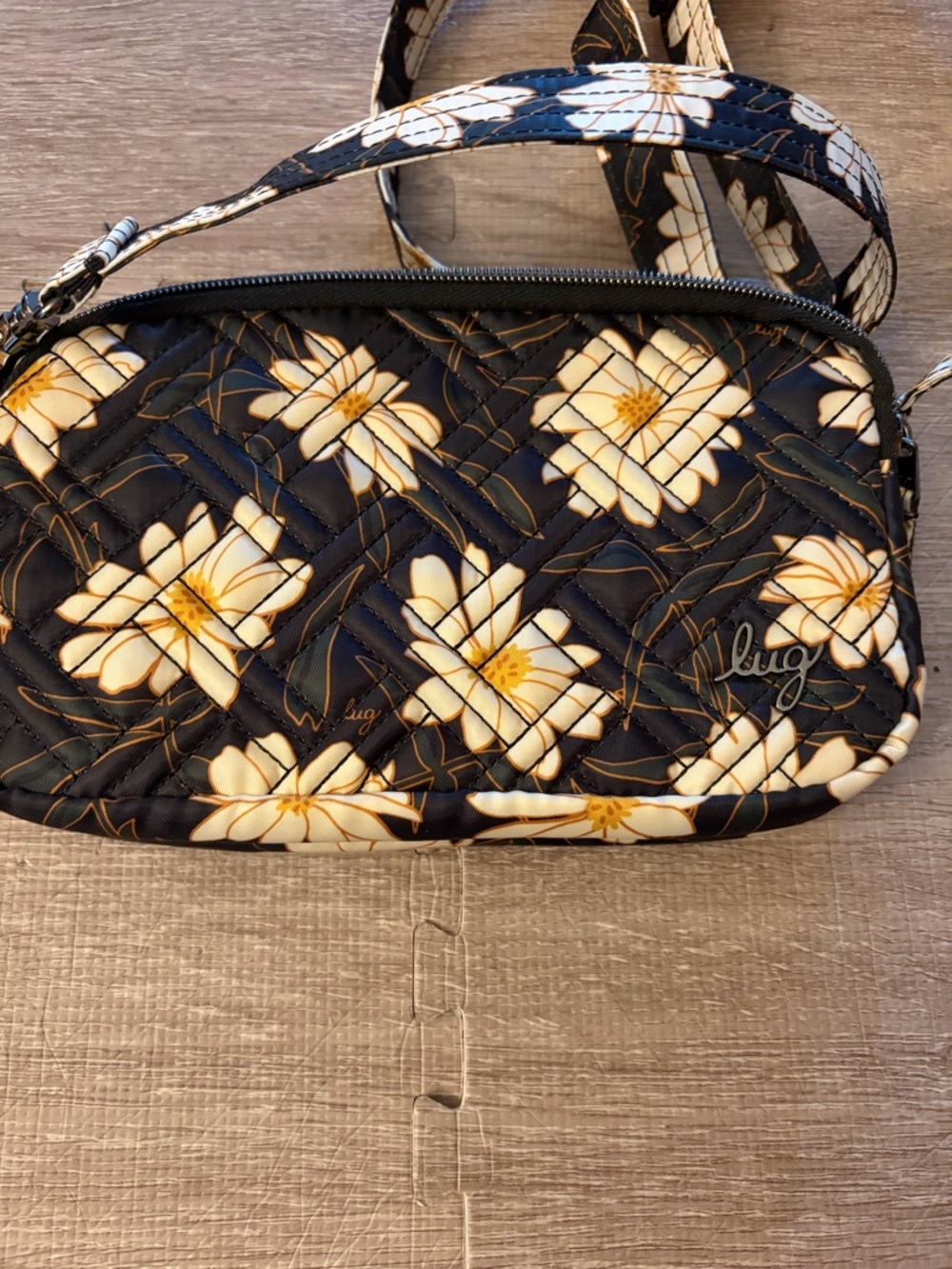 Lug Coupe XL Convertible Crossbody Bag Belt Loop Daisies Floral NWOT - Picture 2 of 5
